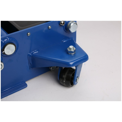 Домкрат подкатной AE&T T31703 двухнасосный низкий 3 т