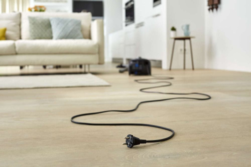 Пылесос Philips PowerGo FC8293/01 красный/черный